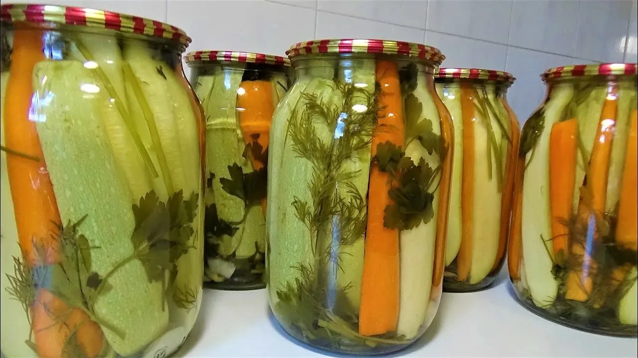 Как замариновать кабачки на зиму хрустящими: проверенный рецепт